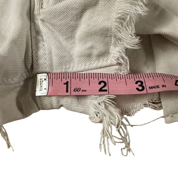 Levi’s ~ 501 - White denim cut offs ~ size 28 ~ button fly - Picture 8 of 8